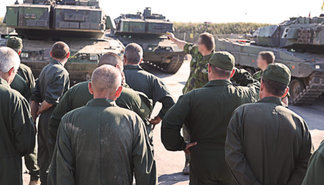 Suedia donează zece tancuri Stridsvagn 122 modernizate Ucrainei